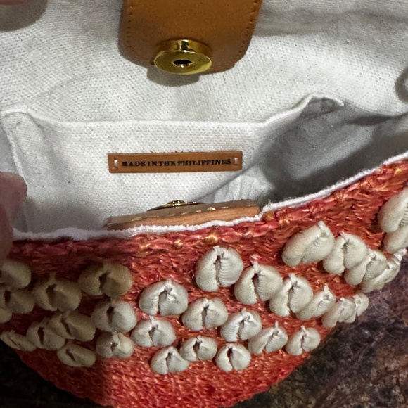 Aranaz  Kaia Puka Shell Top Handle Bucket Bag - SHOULDER STRAP IS MISSING - Picture 7 of 9